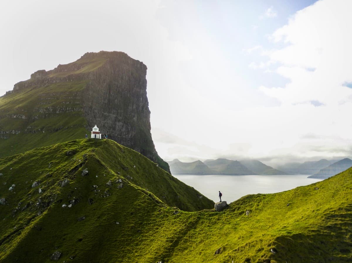photo d'illustration de l'île de Kalsoy et le phare de Kallur