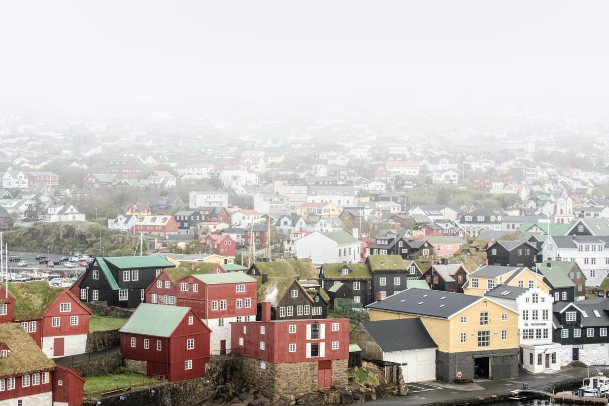 photo d'illustration de Tórshavn et ses maisons traditionnelles